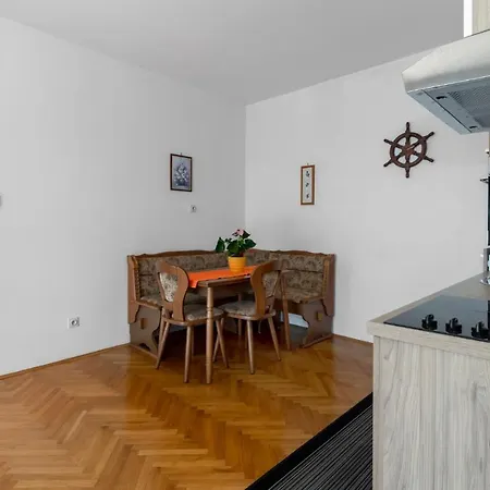Cozy In With Wifi Apartment Smrika